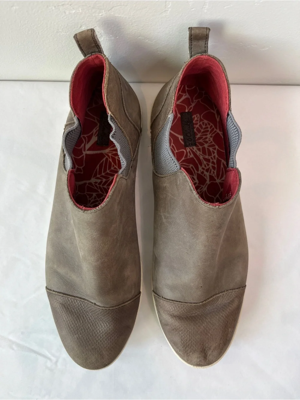 OluKai waipahe brown